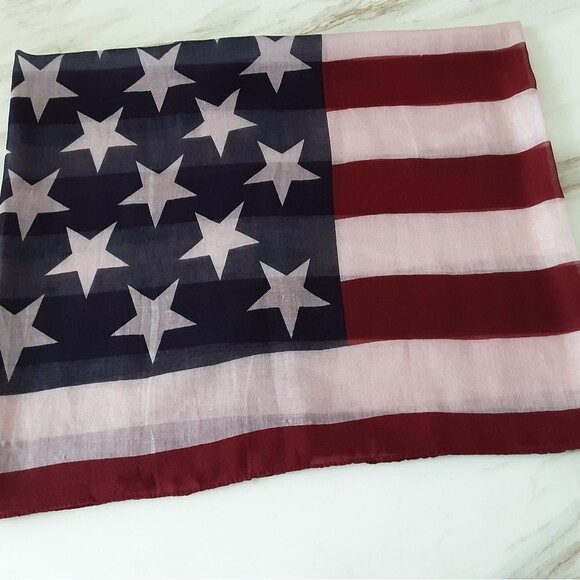 LARGE STARS AND STRIPS SCARF - Picture 3 of 3